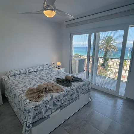 Medi Playa Primera Linea Con Piscina Кальпе
